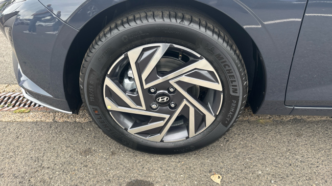 Hyundai i20 1.0T GDi 90 Element 5dr Petrol Hatchback - Image 33